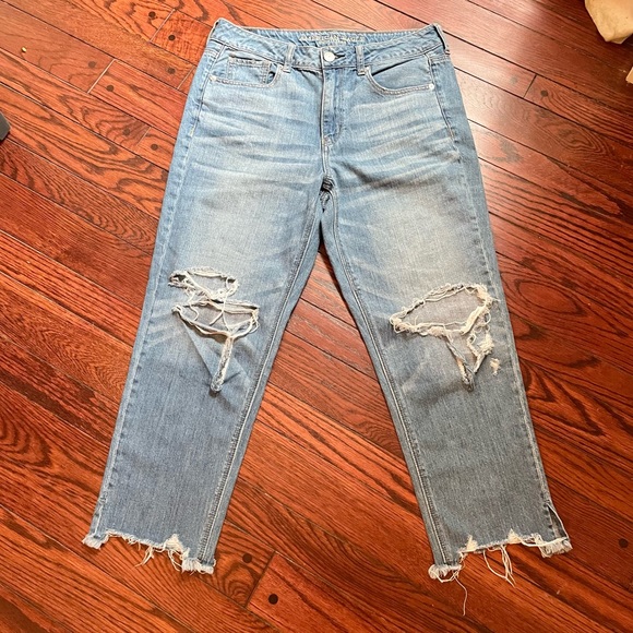 AE Hi Rise Tomgirl Jeans 10 Short - Picture 1 of 5